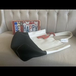 Handbag. Large purse.